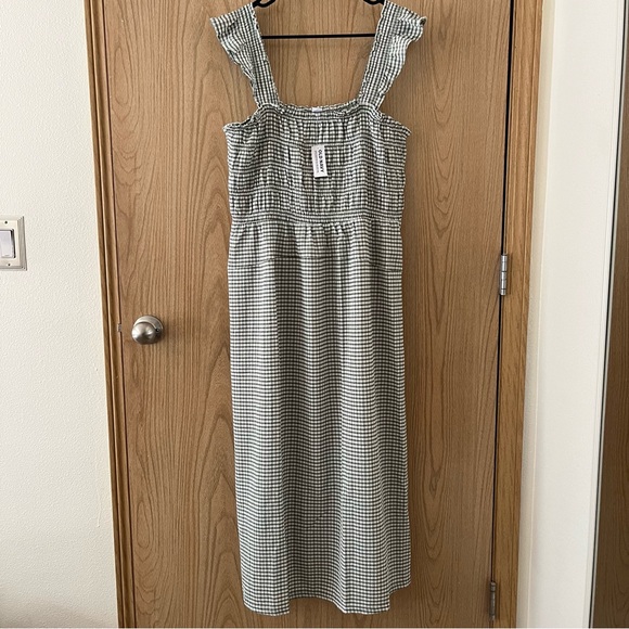 NWT Old Navy Fit & Flare Lightweight Smocked Gingham Midi Dress — Green - Picture 3 of 9